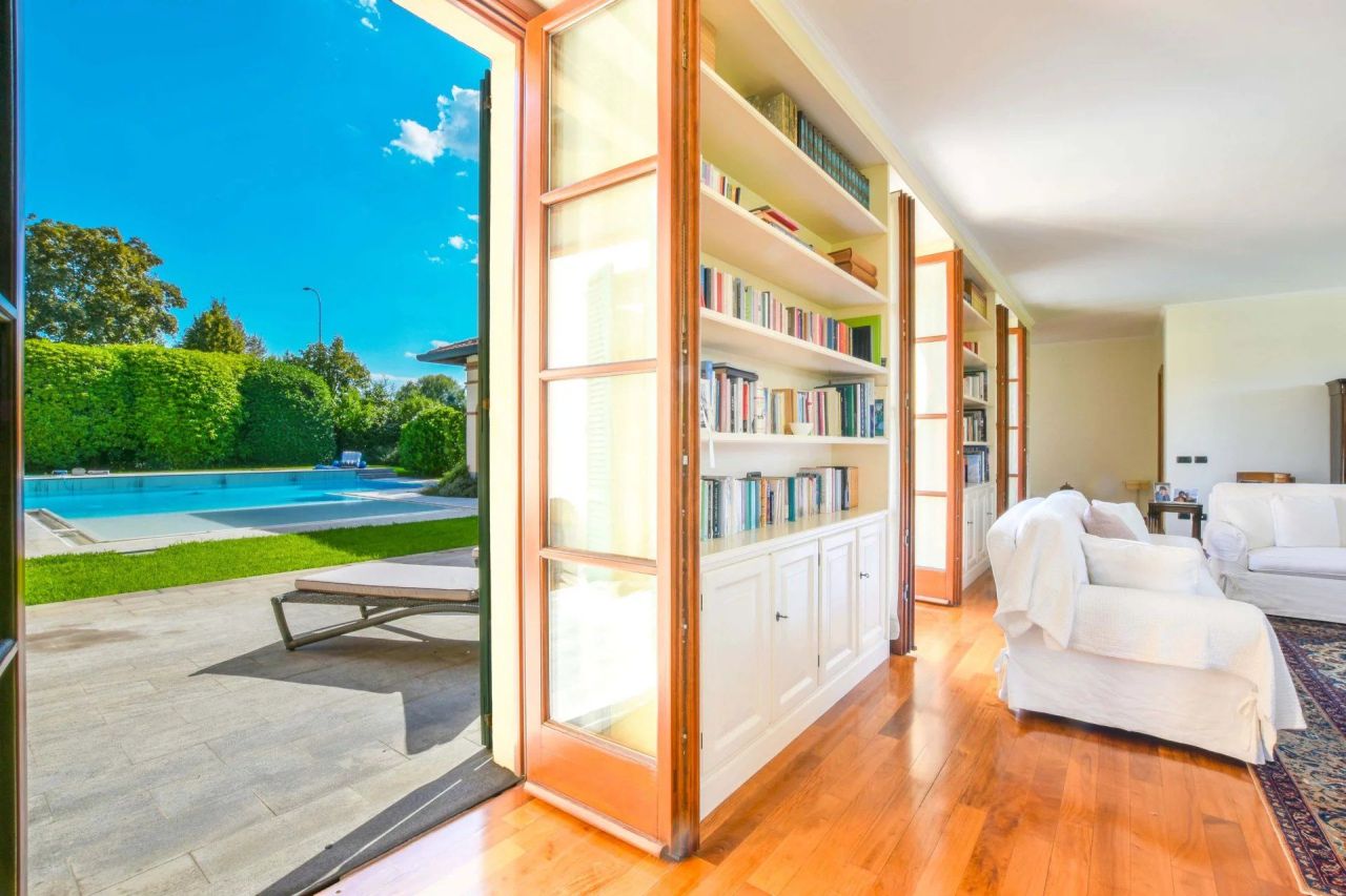 Вилла в Галларате, Италия, 550 м² - фото 9