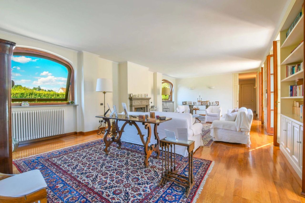 Вилла в Галларате, Италия, 550 м² - фото 8