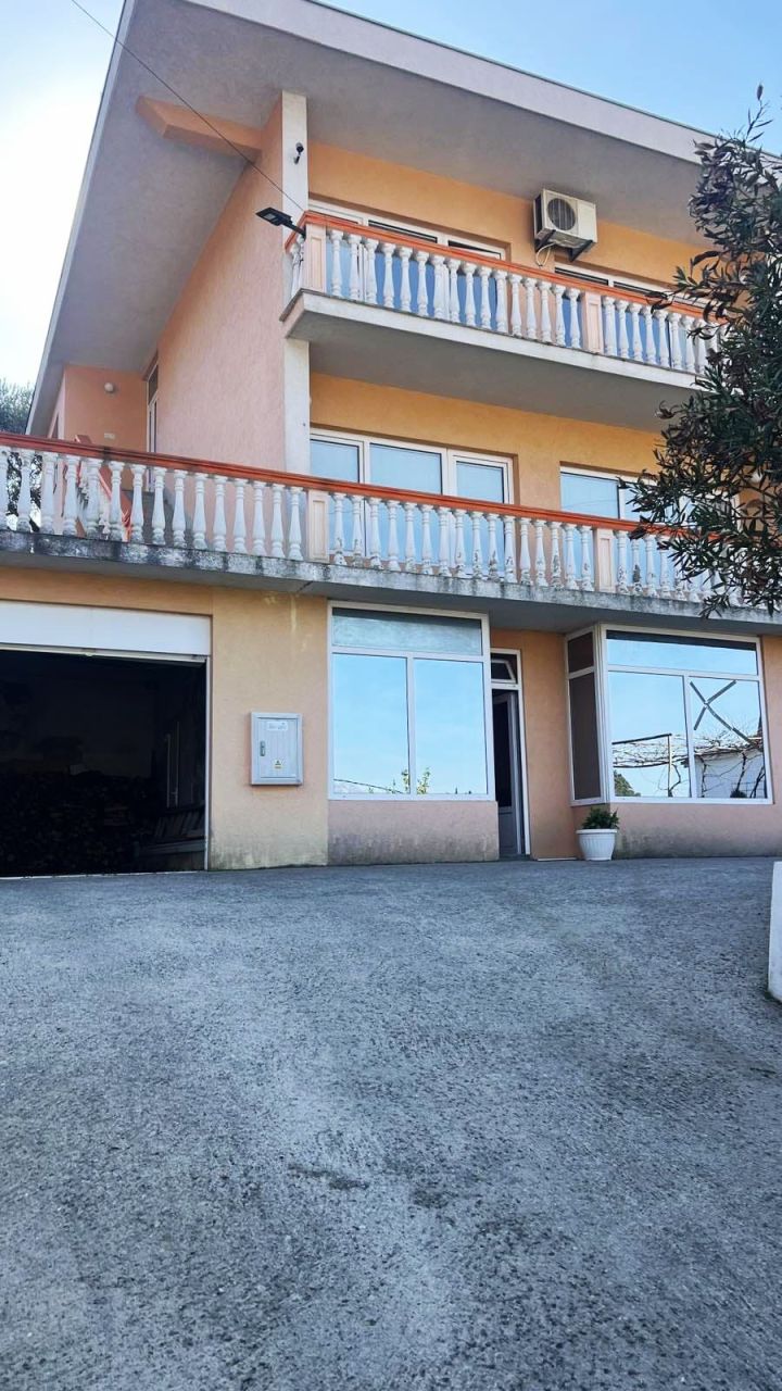 Дом в Баре, Черногория, 280 м² - фото 1