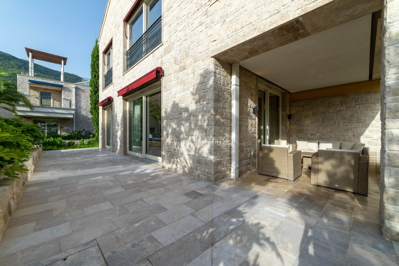 Квартира в Херцег-Нови, Черногория, 179 м² - фото 16