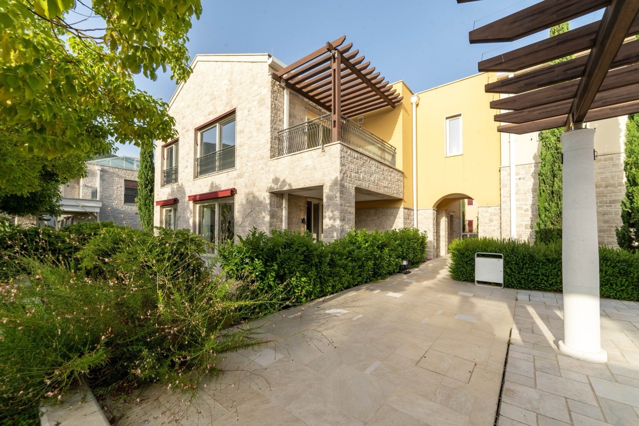 Квартира в Херцег-Нови, Черногория, 179 м² - фото 17