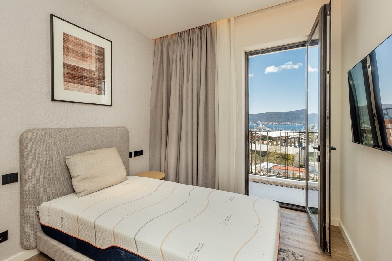 Квартира в Тивате, Черногория, 87 м² - фото 13