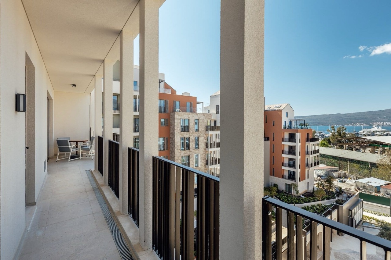 Квартира в Тивате, Черногория, 87 м² - фото 17