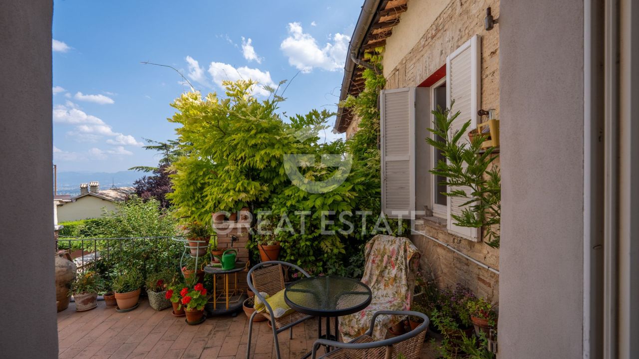 Апартаменты в Монтефалько, Италия, 187.8 м² - фото 1