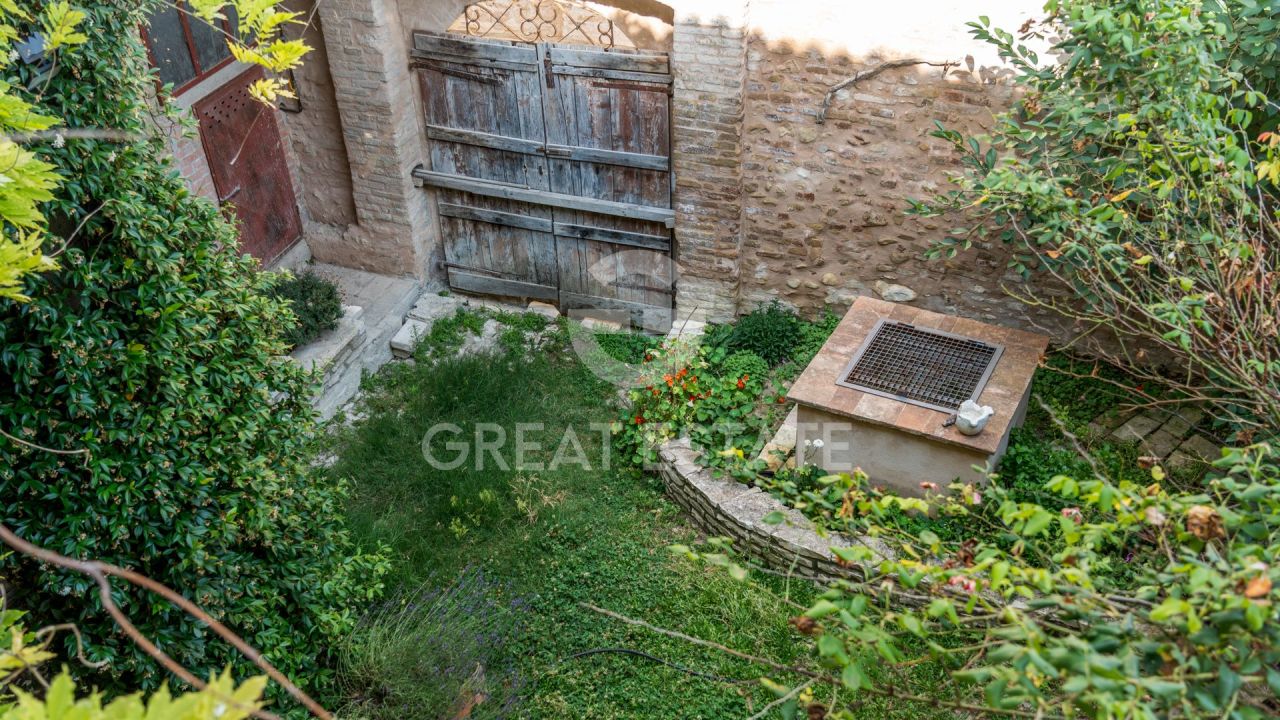 Апартаменты в Монтефалько, Италия, 187.8 м² - фото 7