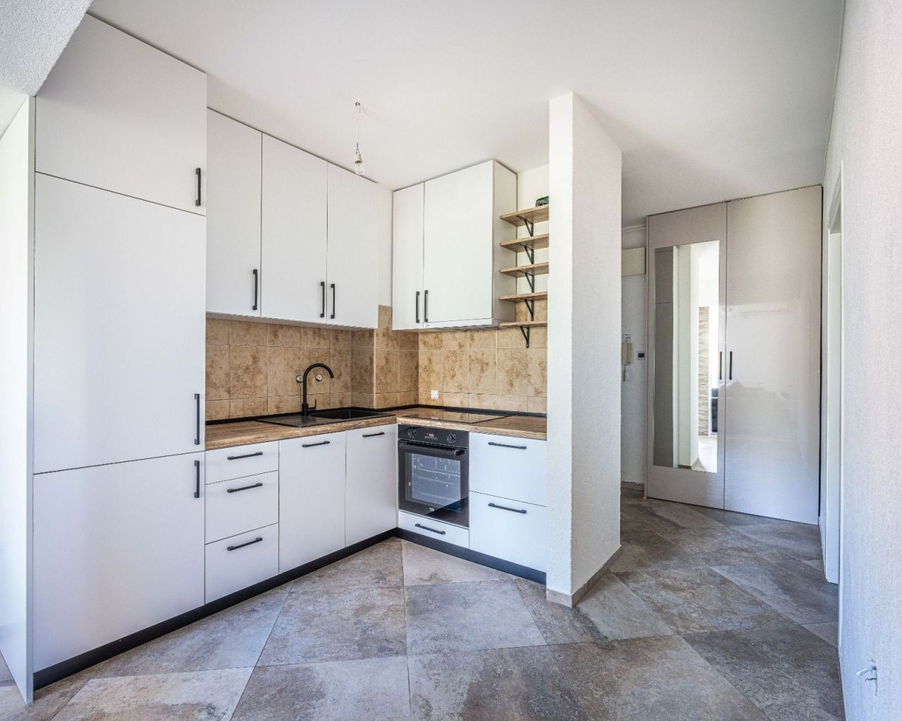 Квартира в Тивате, Черногория, 52 м² - фото 2