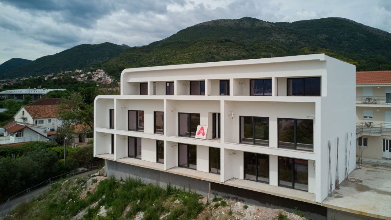 Квартира в Тивате, Черногория, 86.2 м² - фото 3