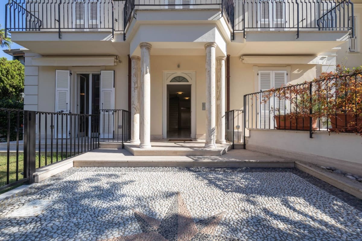 Апартаменты в Алассио, Италия, 90 м² - фото 1