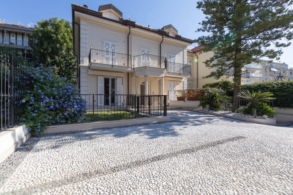 Апартаменты в Алассио, Италия, 90 м² - фото 2