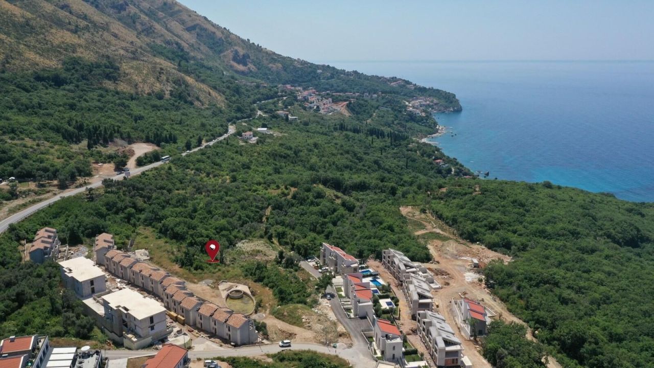 Земля в Режевичах, Черногория, 1 772 м² - фото 1