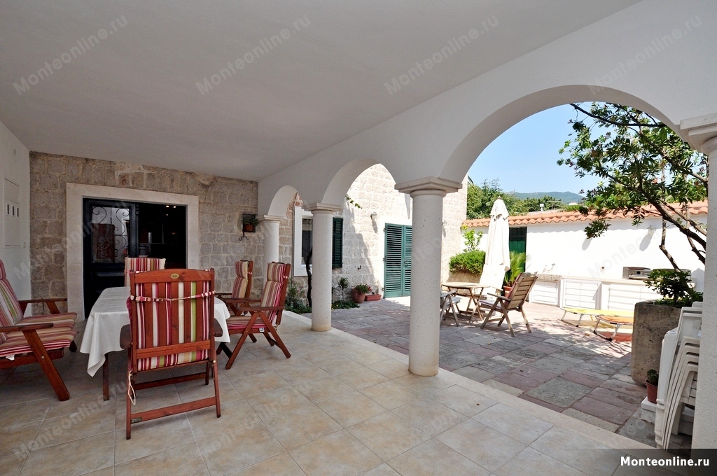 Вилла в Херцег-Нови, Черногория, 500 м² - фото 1