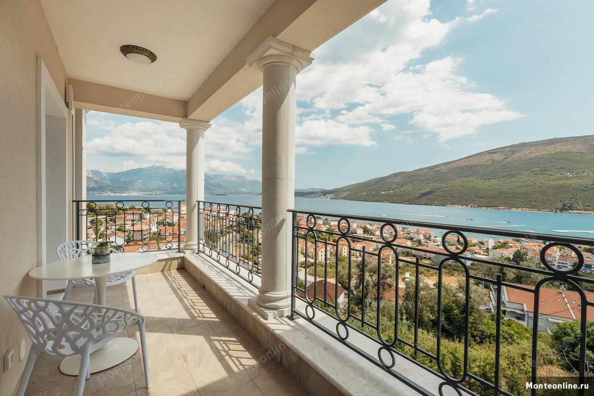 Апартаменты в Херцег-Нови, Черногория, 133 м² - фото 1