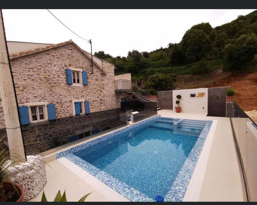 Вилла в Тивате, Черногория, 105 м² - фото 2