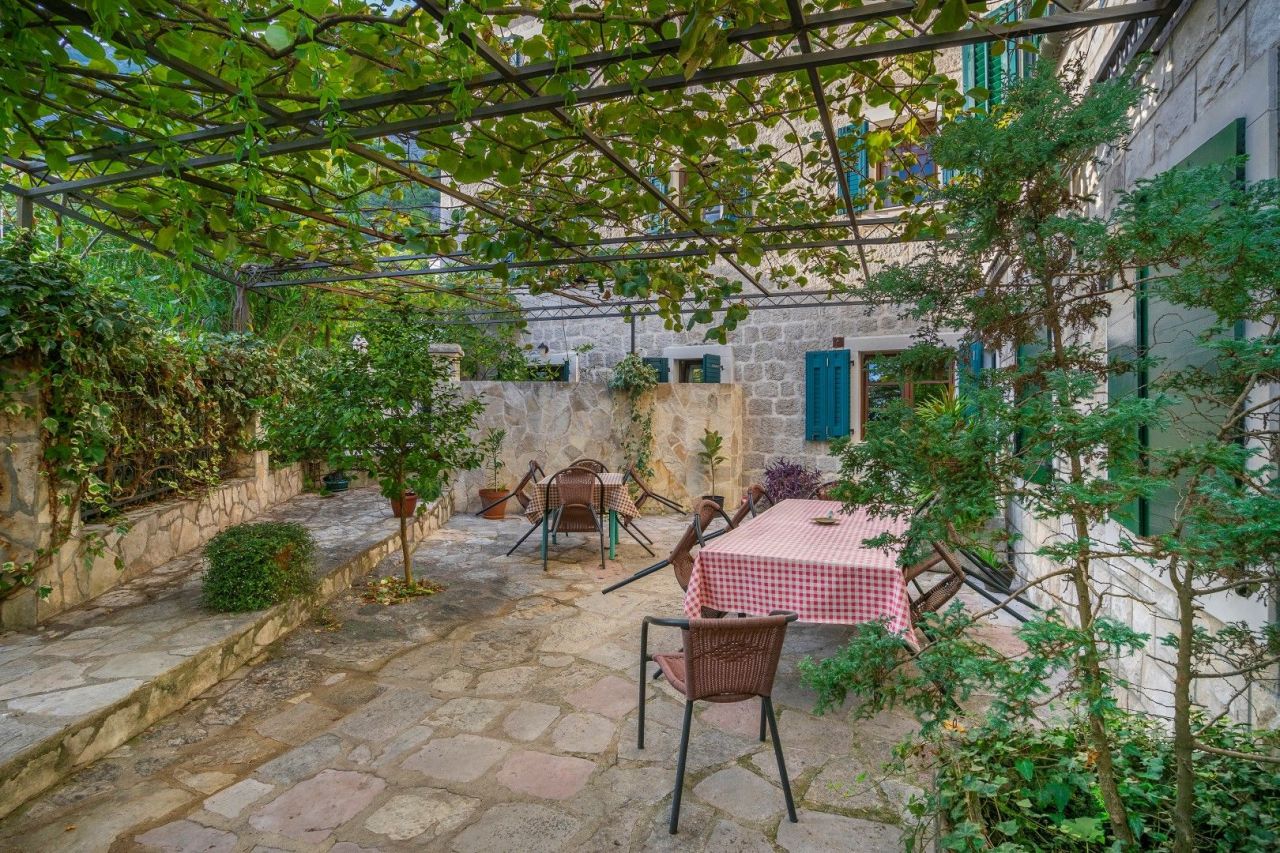 Вилла в Которе, Черногория, 250 м² - фото 3