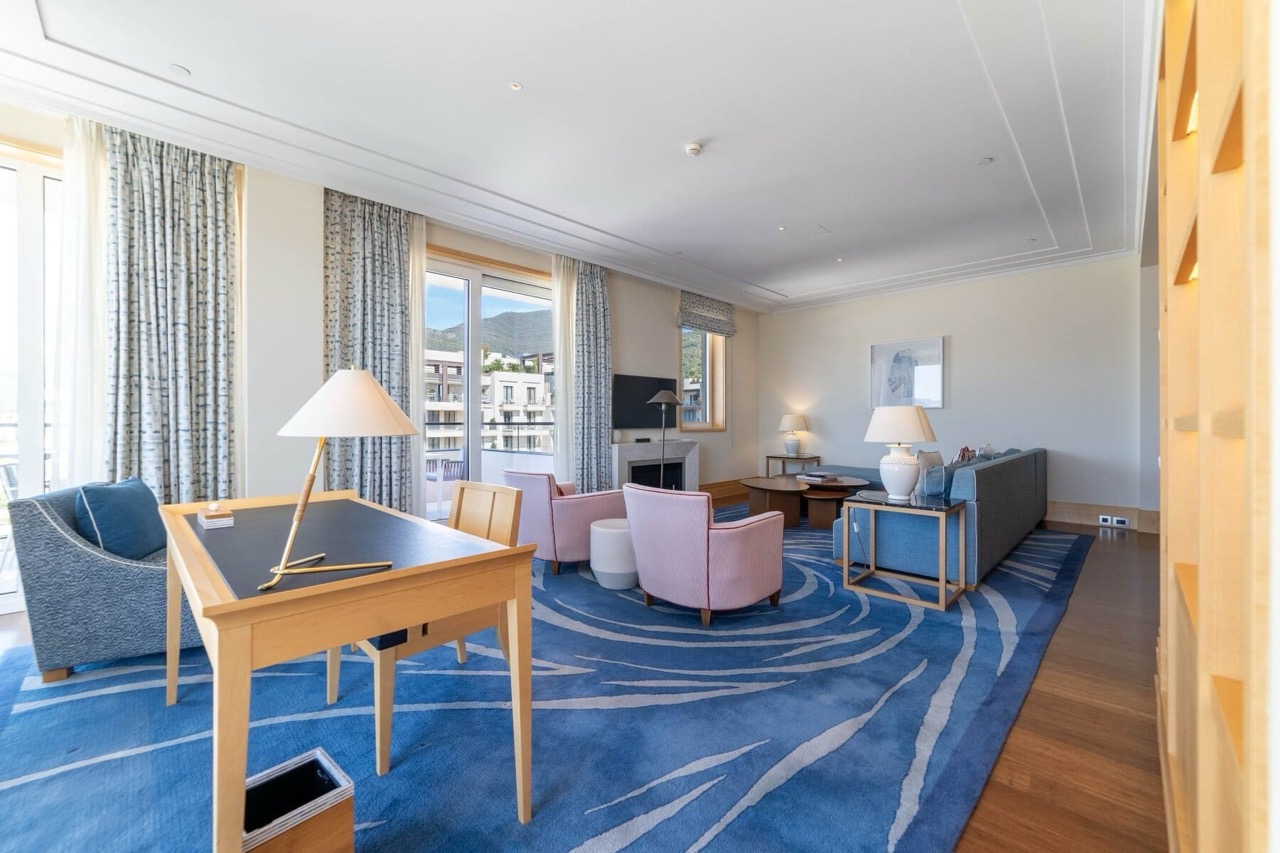 Квартира в Тивате, Черногория, 228 м² - фото 4