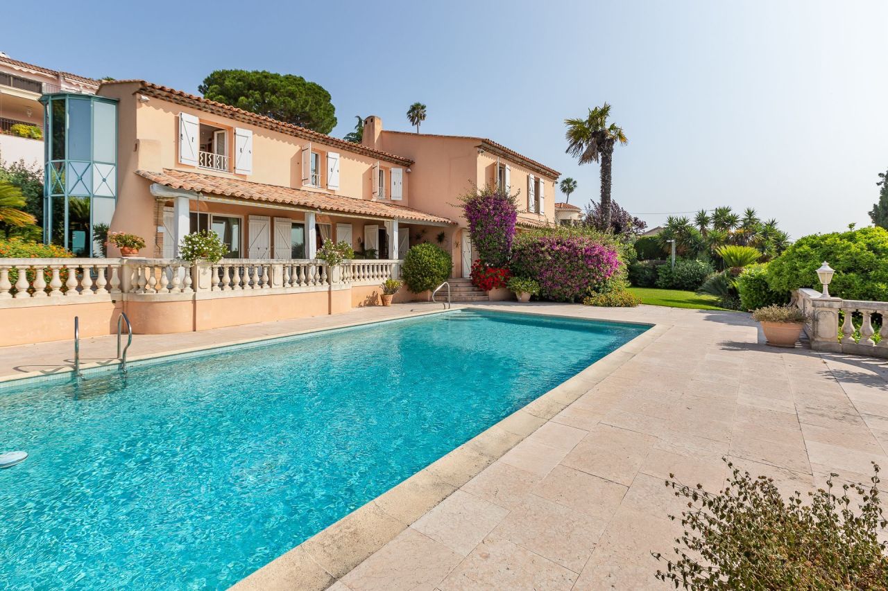 Вилла в Гольф-Жуан, Франция, 350 м² - фото 2