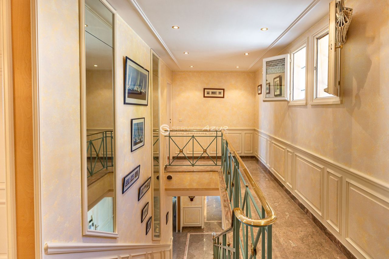 Вилла в Гольф-Жуан, Франция, 350 м² - фото 13