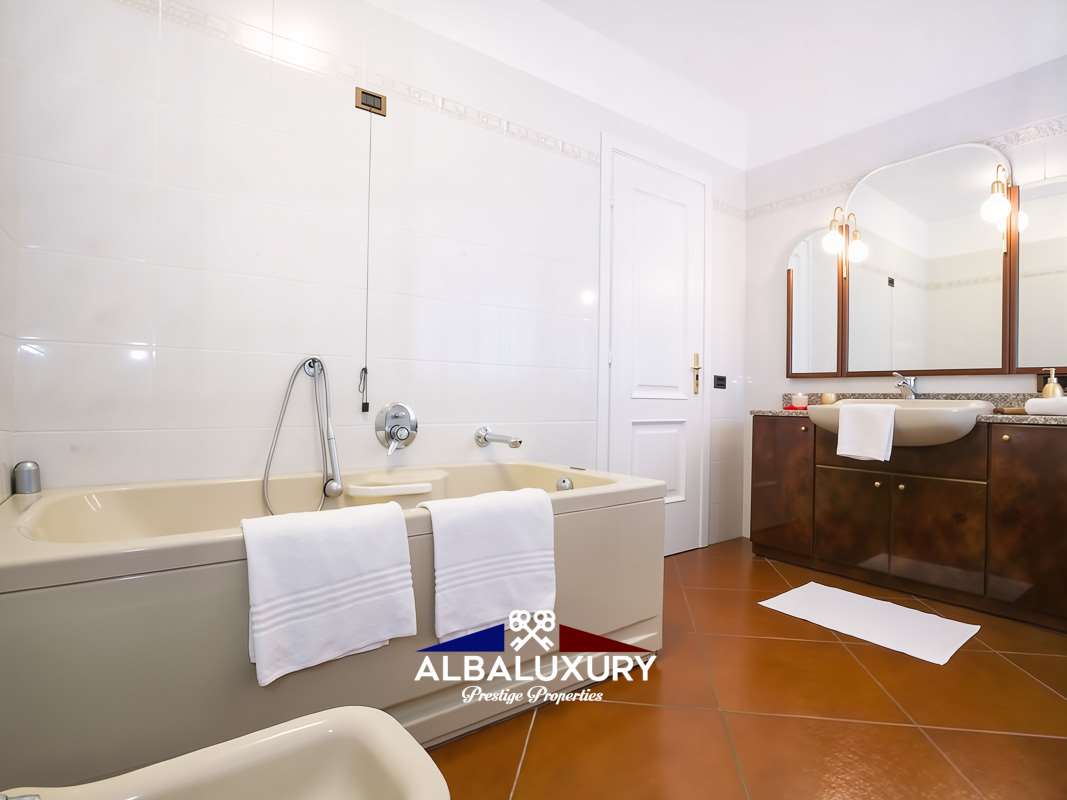 Вилла в Грианте, Италия, 500 м² - фото 15