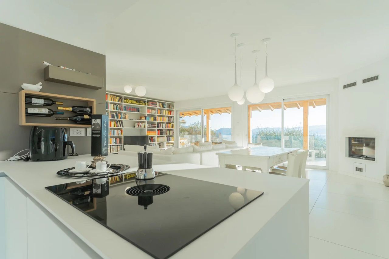 Вилла у озера Орта, Италия, 450 м² - фото 6
