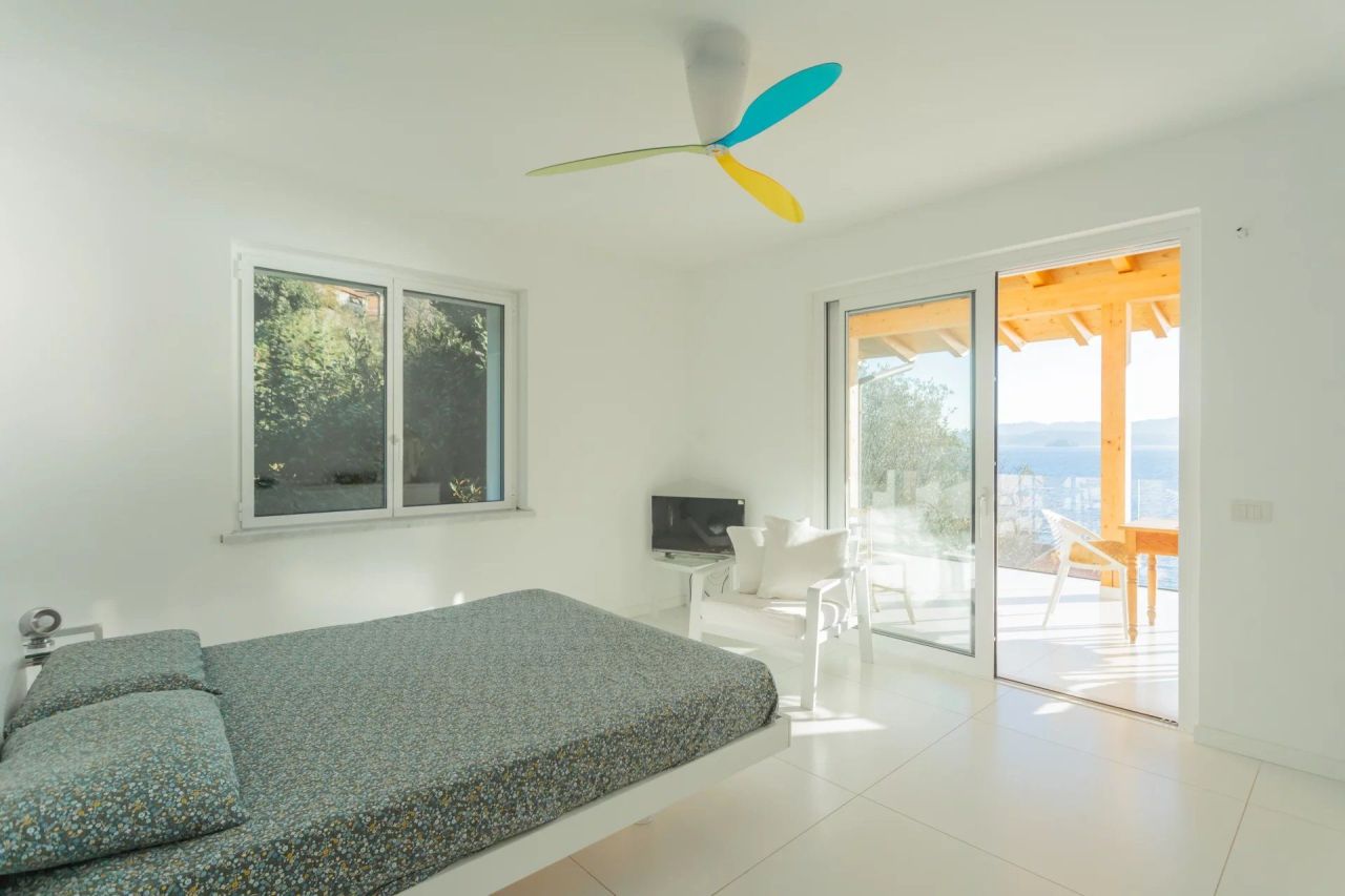 Вилла у озера Орта, Италия, 450 м² - фото 9