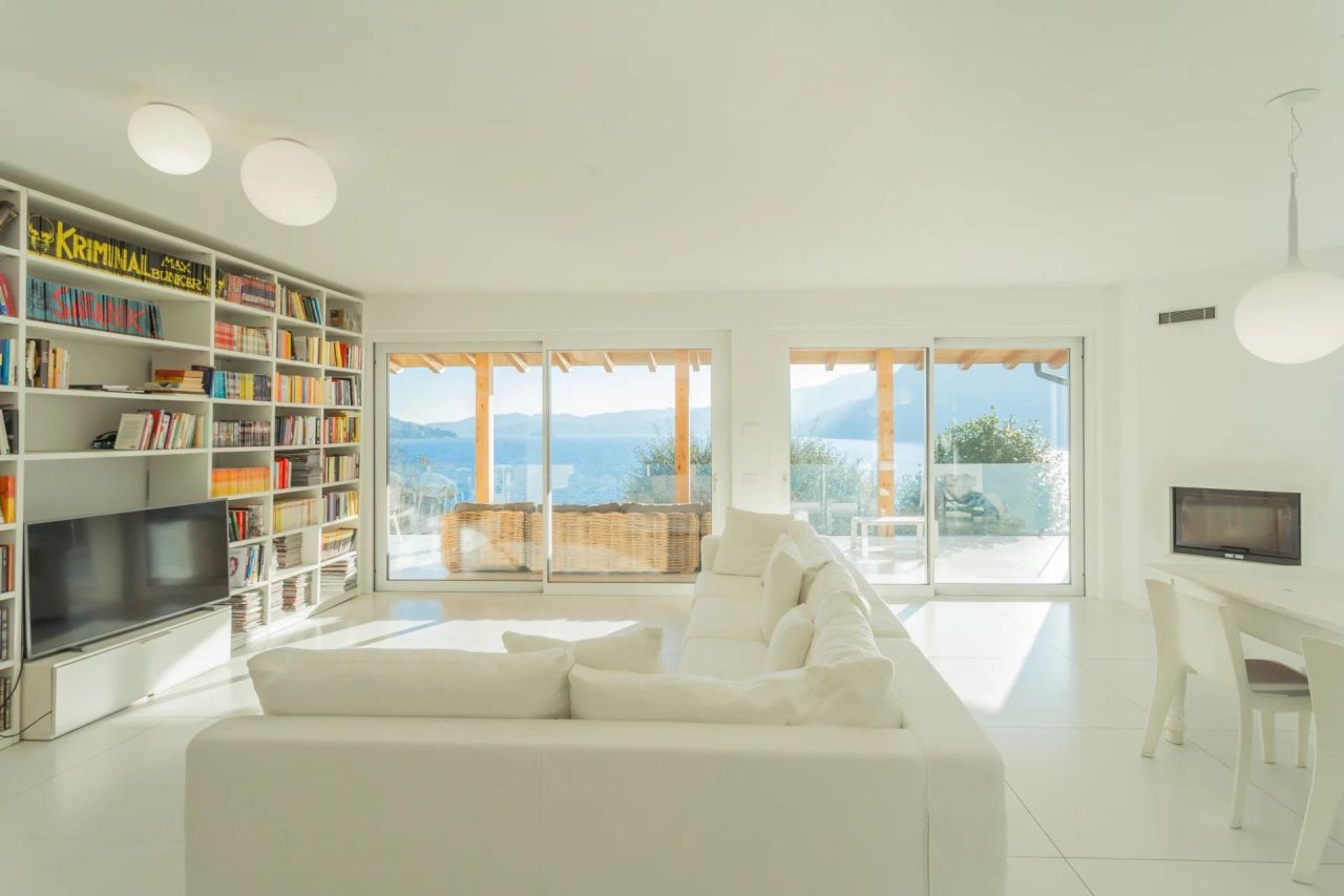 Вилла у озера Орта, Италия, 450 м² - фото 3