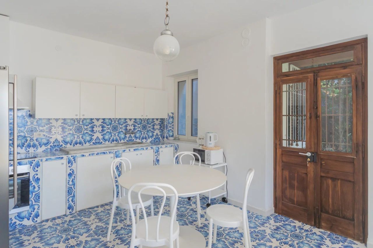 Вилла у озера Орта, Италия, 450 м² - фото 16