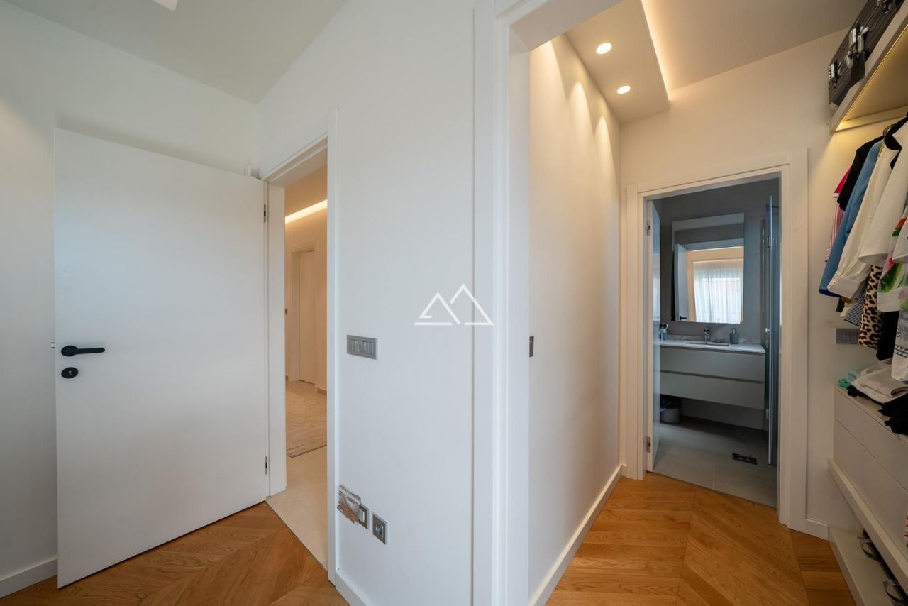 Апартаменты в Тивате, Черногория, 122 м² - фото 15