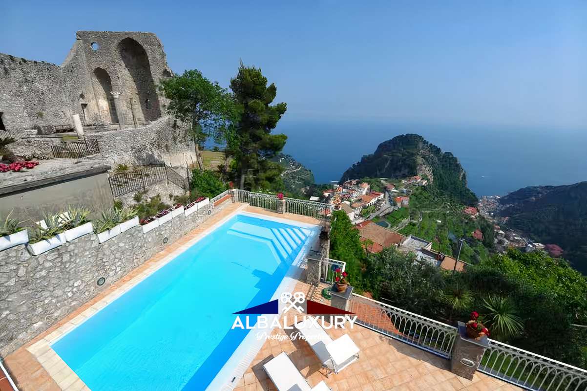 Вилла via Sant'Eustacchio, Италия, 300 м² - фото 1