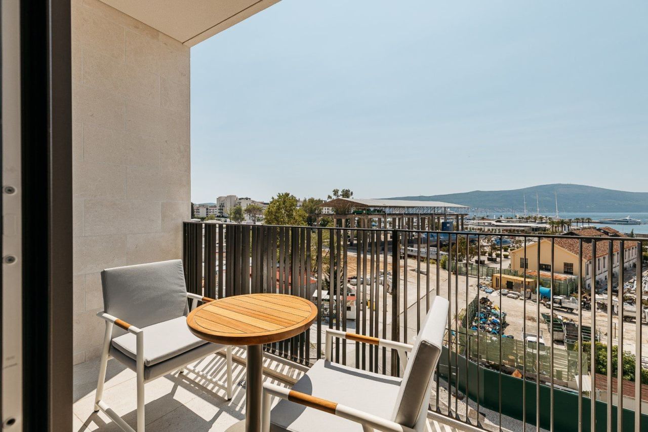 Апартаменты в Тивате, Черногория, 64 м² - фото 2