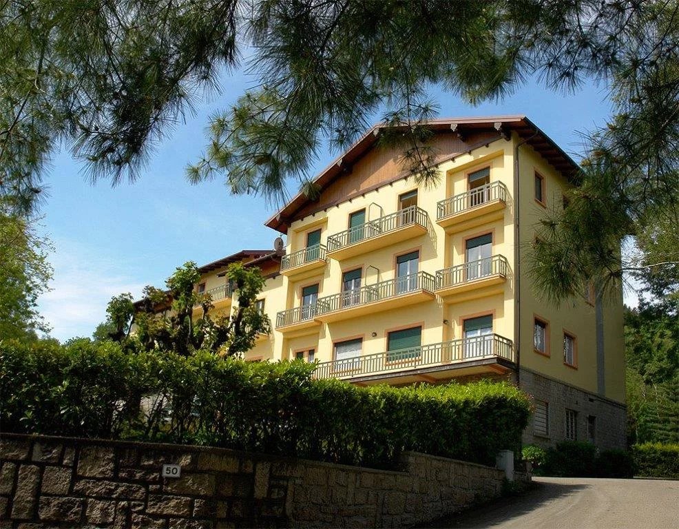 Доходный дом в Стрезе, Италия, 1 500 м² - фото 1