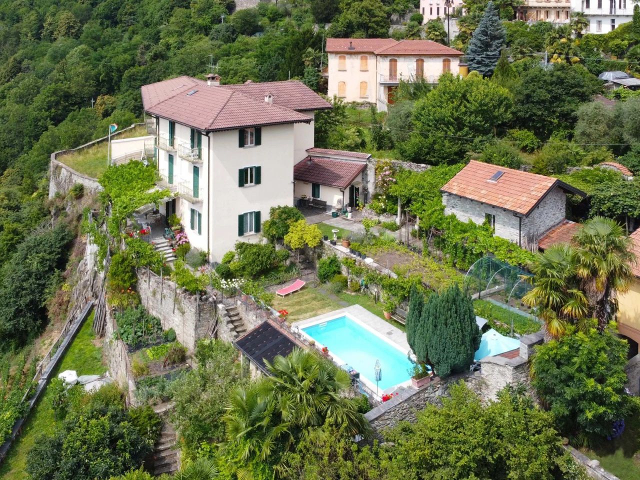 Вилла в Каннеро-Ривьере, Италия, 530 м² - фото 1