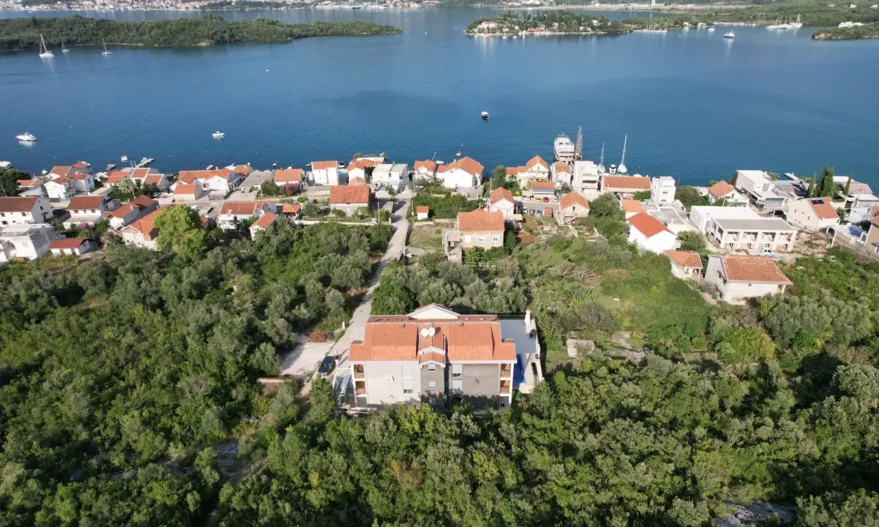 Земля в Тивате, Черногория, 1 620 м² - фото 1
