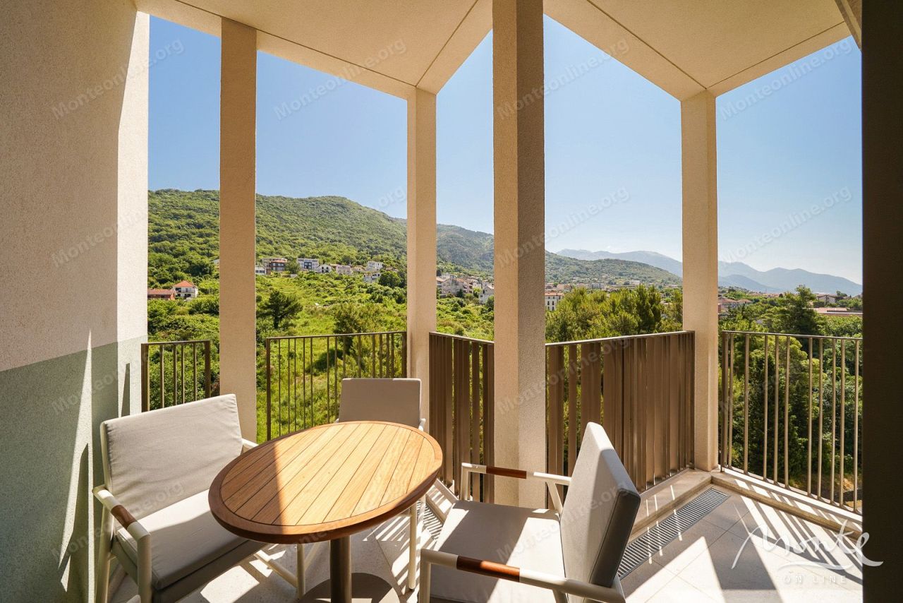 Апартаменты в Тивате, Черногория, 91 м² - фото 1