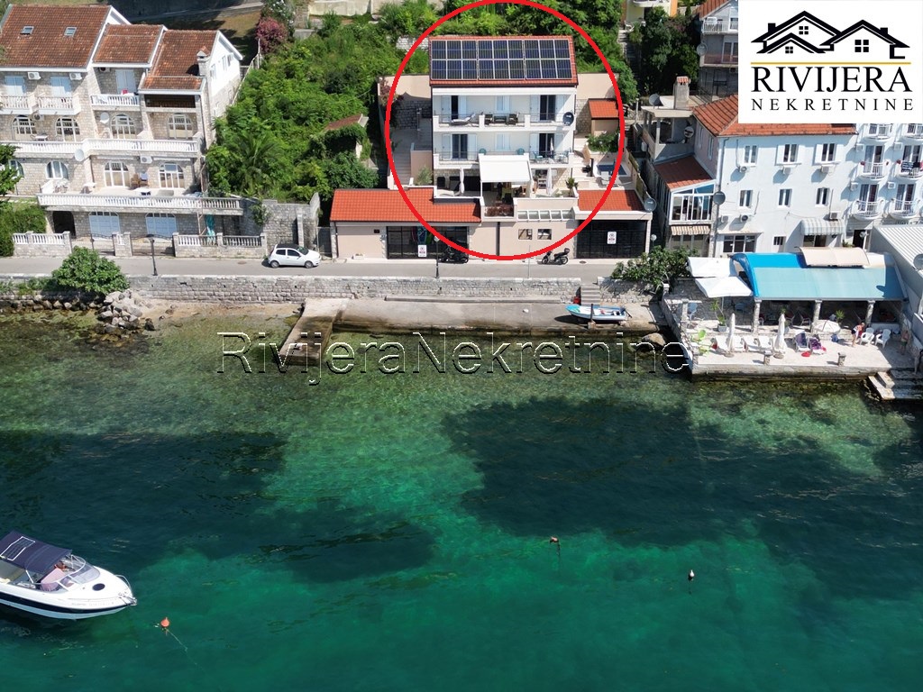 Дом в Херцег-Нови, Черногория, 400 м² - фото 1