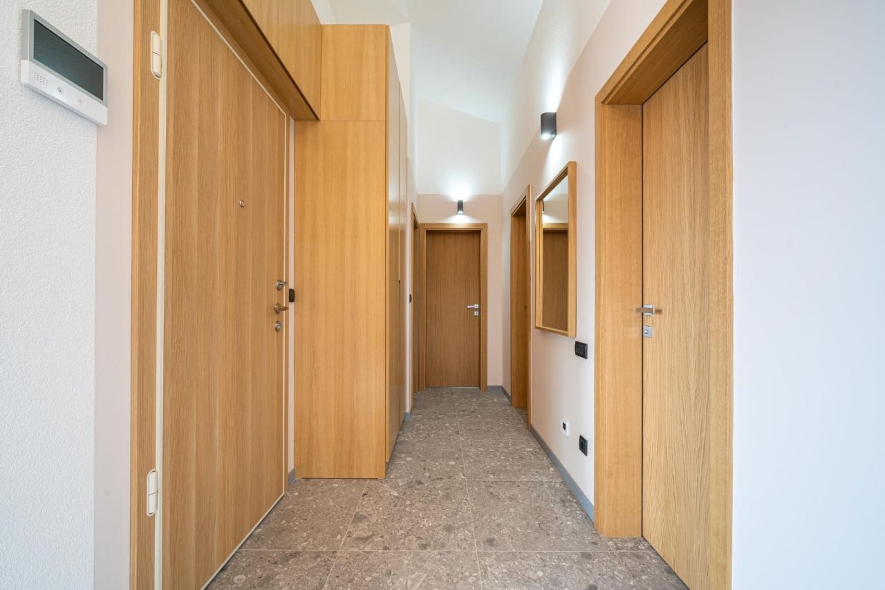 Квартира в Тивате, Черногория, 77 м² - фото 18