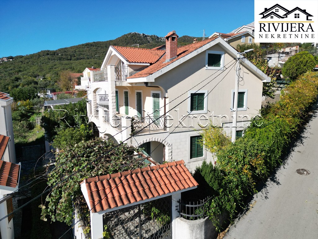 Дом в Херцег-Нови, Черногория, 270 м² - фото 2