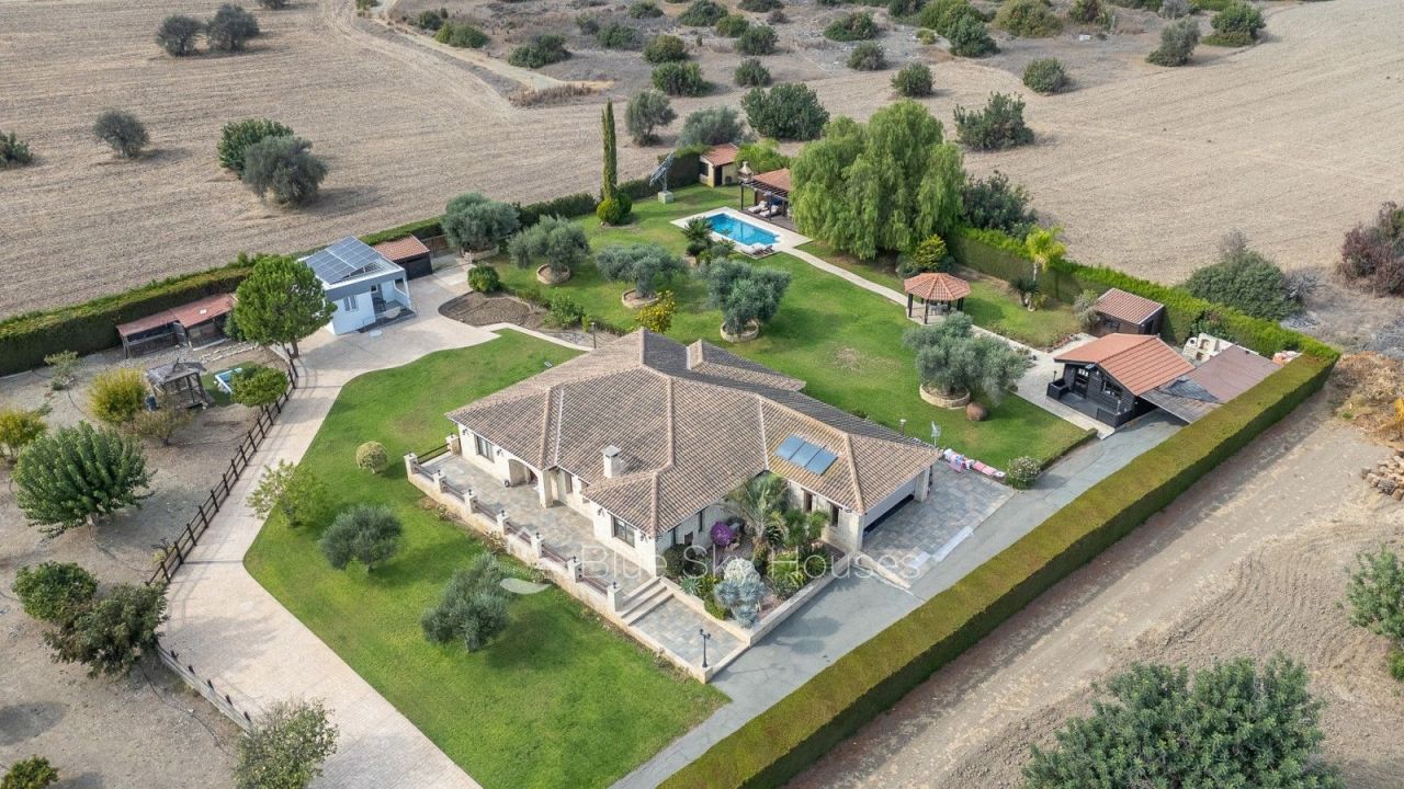 Вилла в Лимасоле, Кипр, 350 м² - фото 1