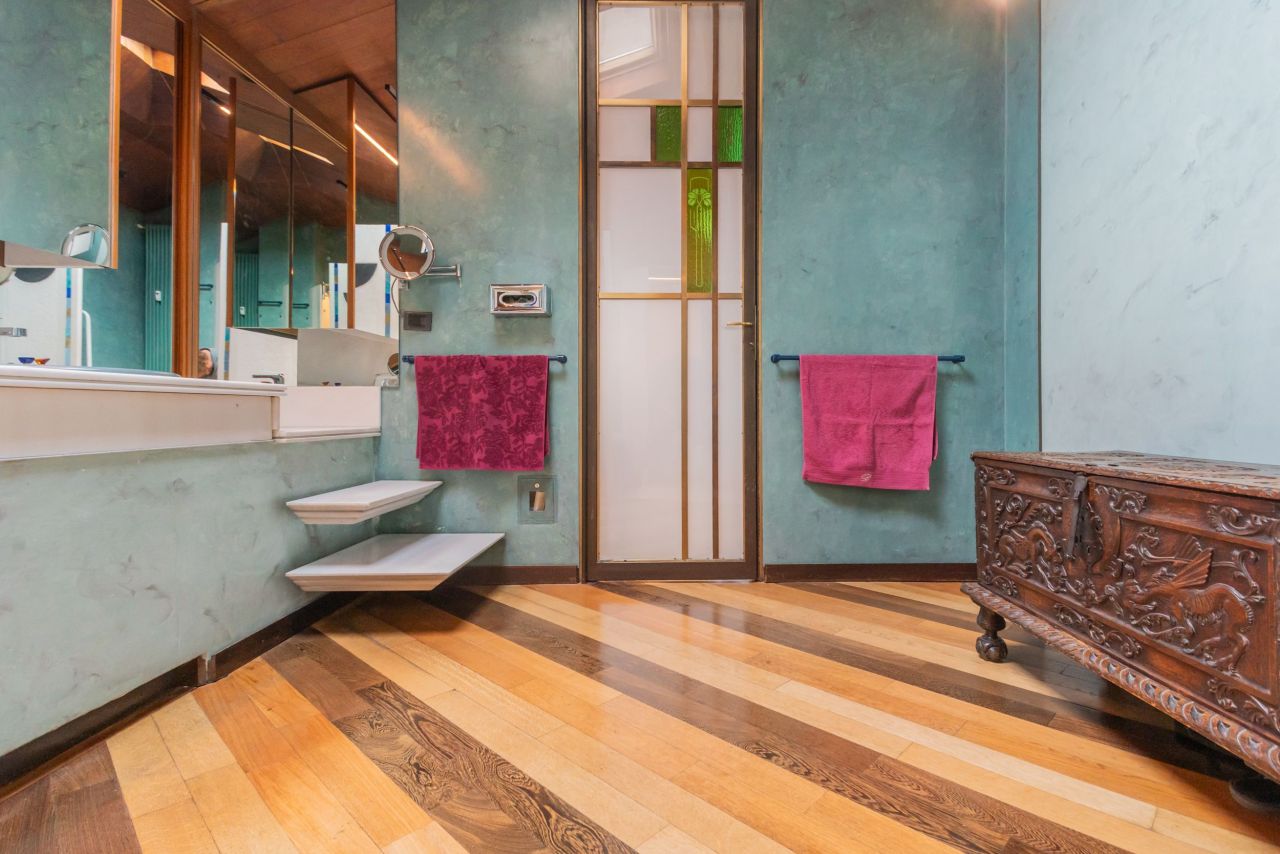 Пентхаус у озера Комо, Италия, 160 м² - фото 14