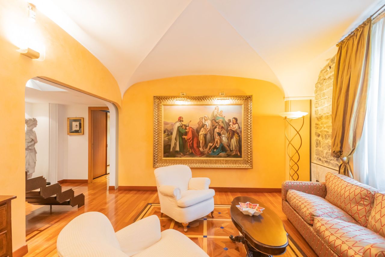 Квартира у озера Комо, Италия, 178 м² - фото 3