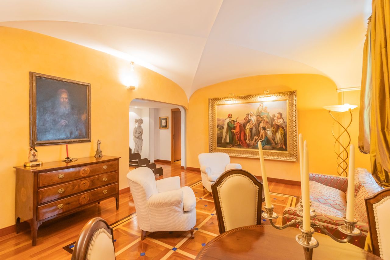 Квартира у озера Комо, Италия, 178 м² - фото 4