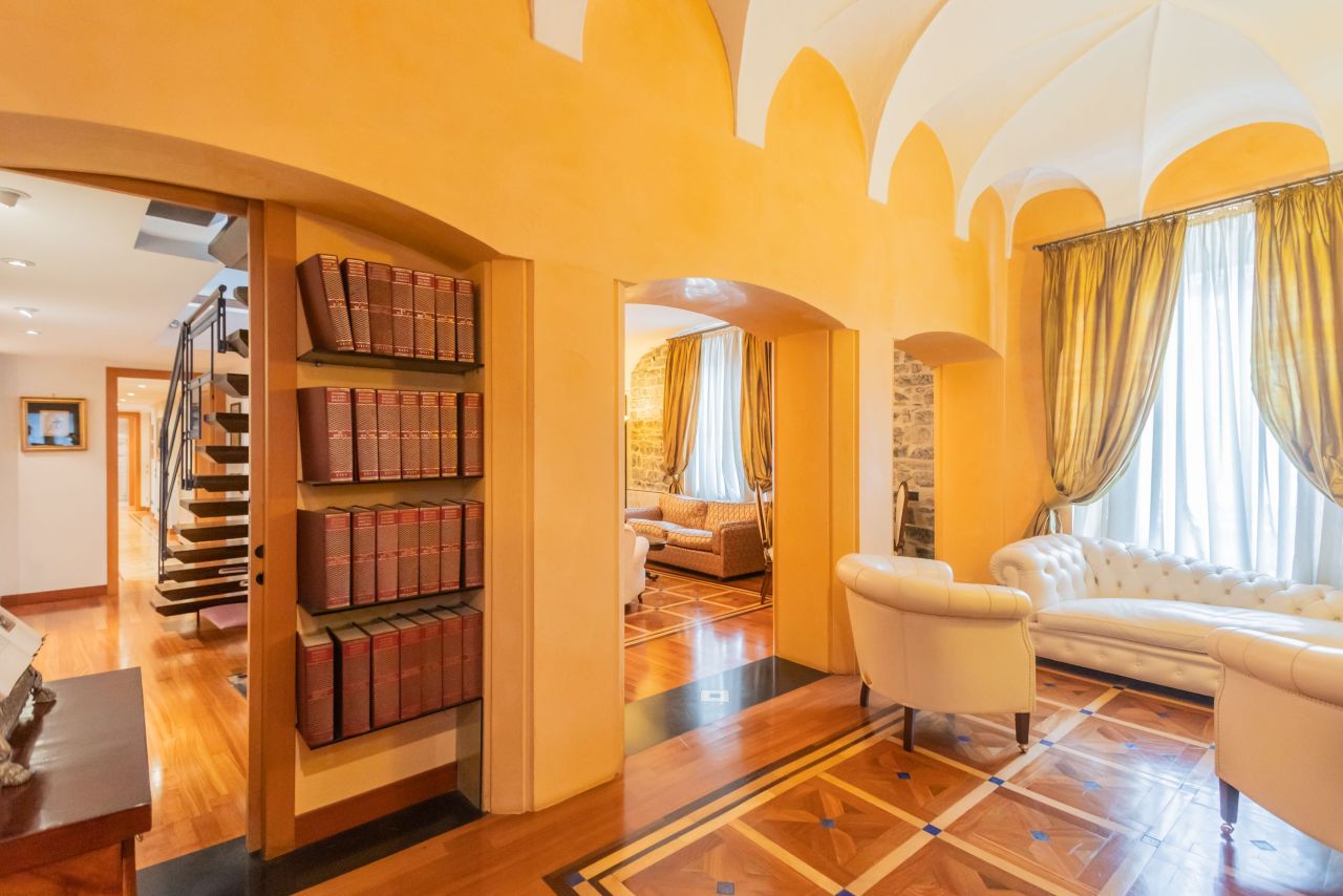 Квартира у озера Комо, Италия, 178 м² - фото 5