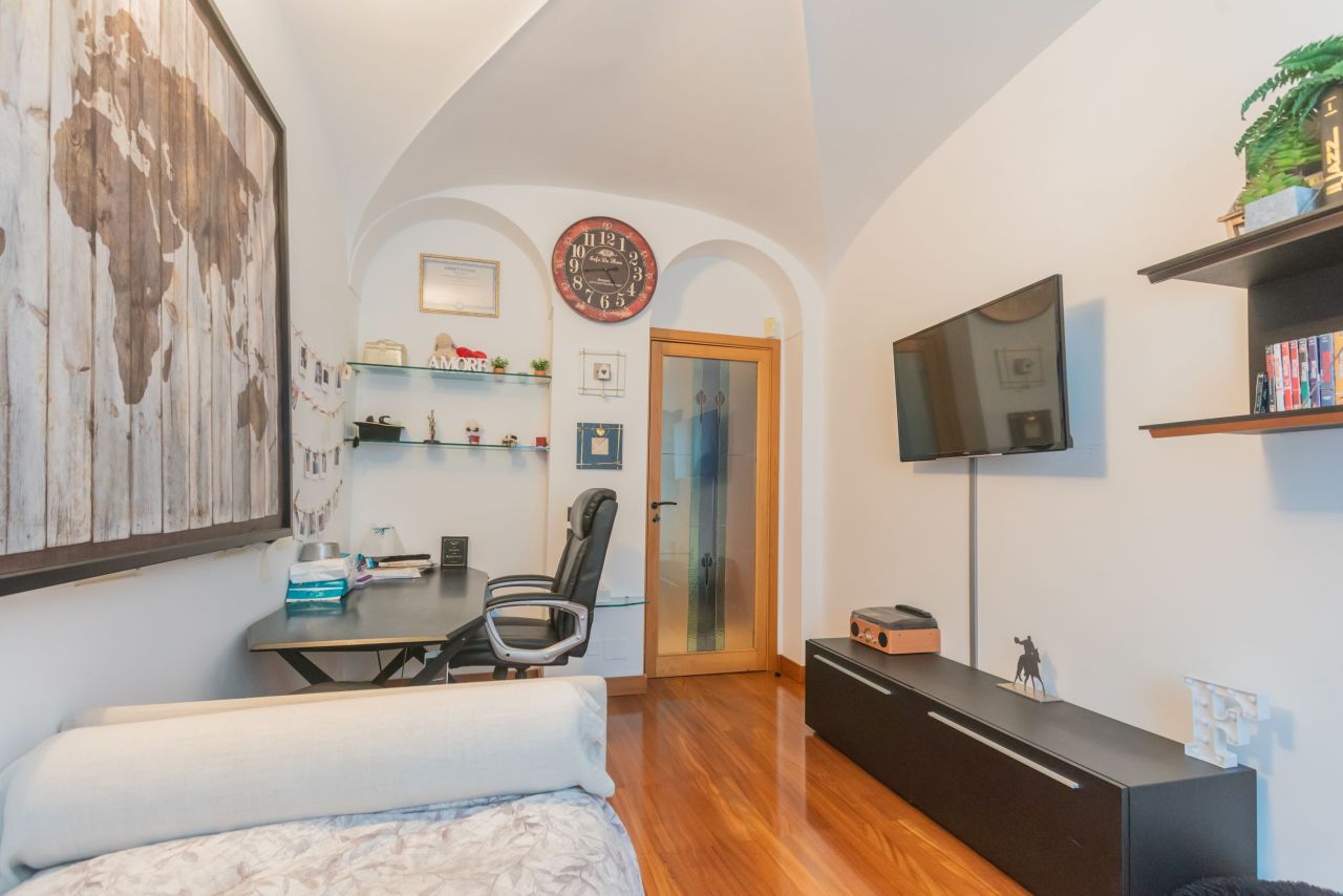 Квартира у озера Комо, Италия, 178 м² - фото 7