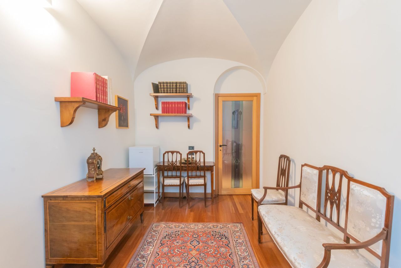 Квартира у озера Комо, Италия, 178 м² - фото 10