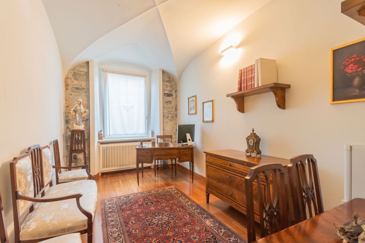 Квартира у озера Комо, Италия, 178 м² - фото 9