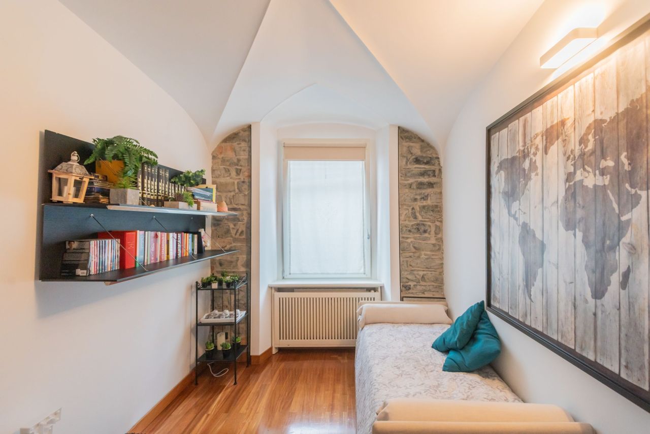 Квартира у озера Комо, Италия, 178 м² - фото 8