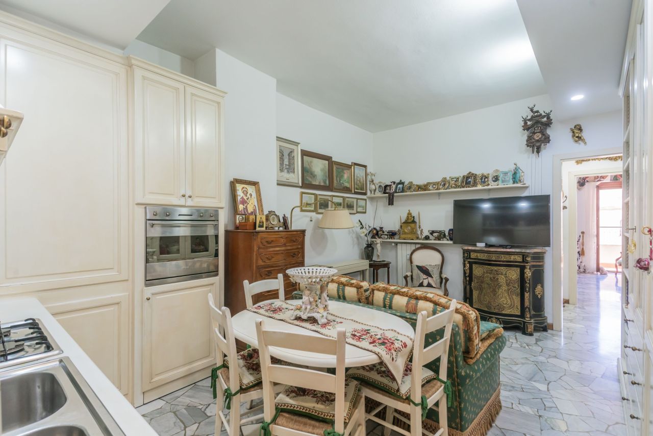 Квартира у озера Комо, Италия, 55 м² - фото 9