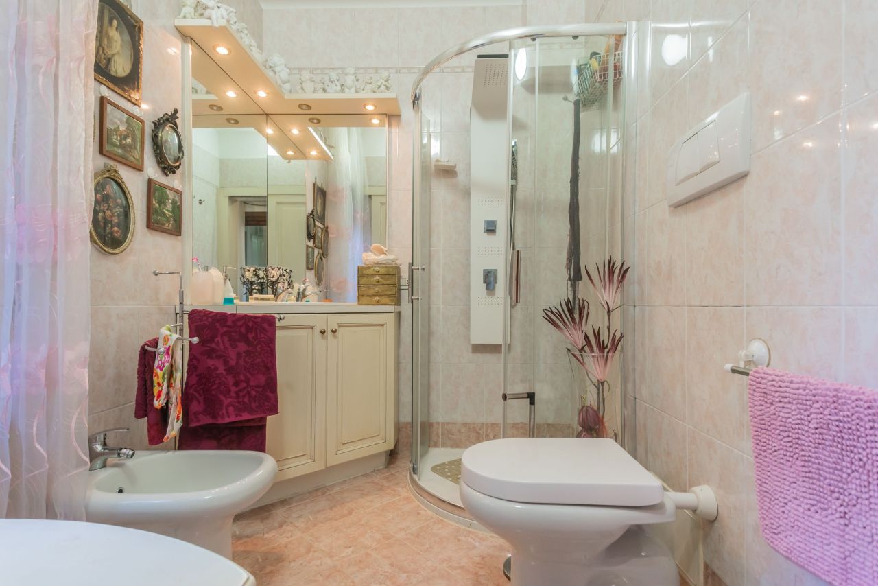 Квартира у озера Комо, Италия, 55 м² - фото 13