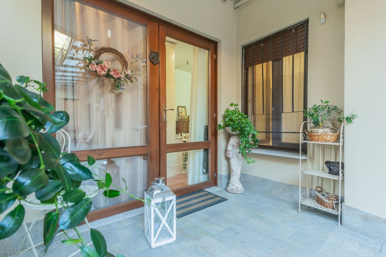 Квартира у озера Комо, Италия, 55 м² - фото 17