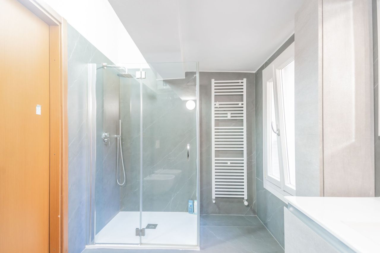 Квартира у озера Комо, Италия, 160 м² - фото 15