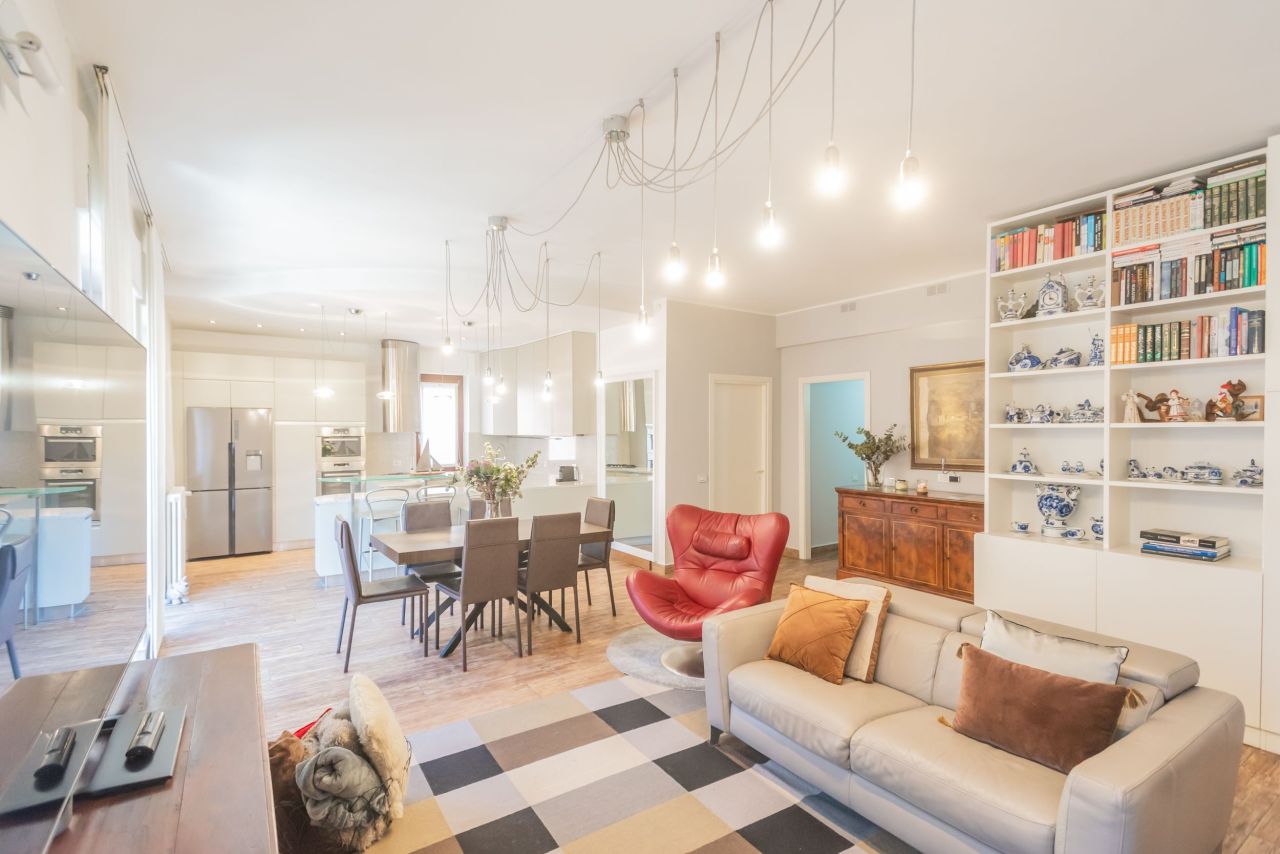 Квартира у озера Комо, Италия, 160 м² - фото 12